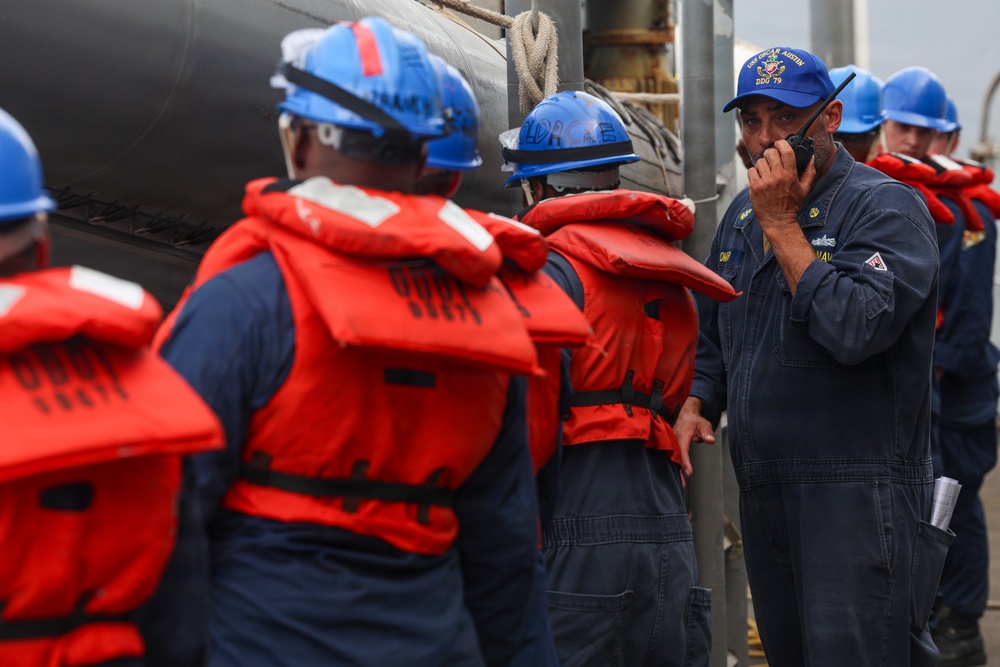 USS Oscar Austin (DDG 79) conducts man overboard drill