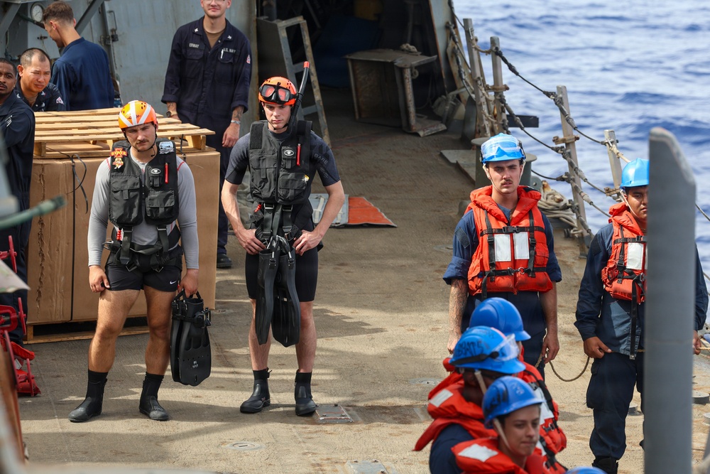 USS Oscar Austin (DDG 79) conducts man overboard drill