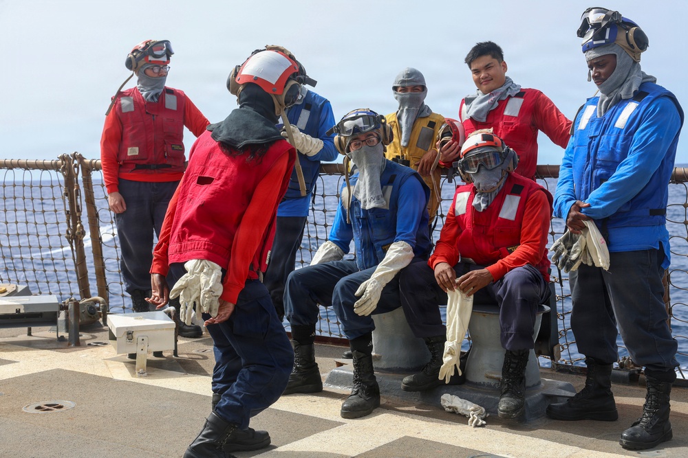 USS Oscar Austin (DDG 79) conducts firefighting drill