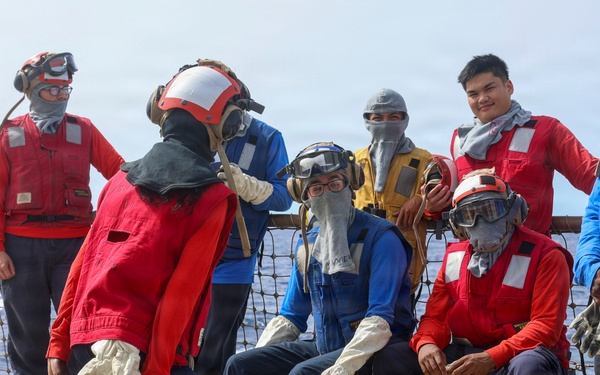 USS Oscar Austin (DDG 79) conducts firefighting drill