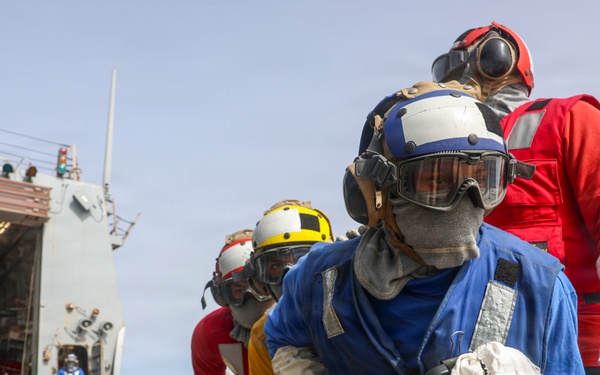 USS Oscar Austin (DDG 79) conducts firefighting drill
