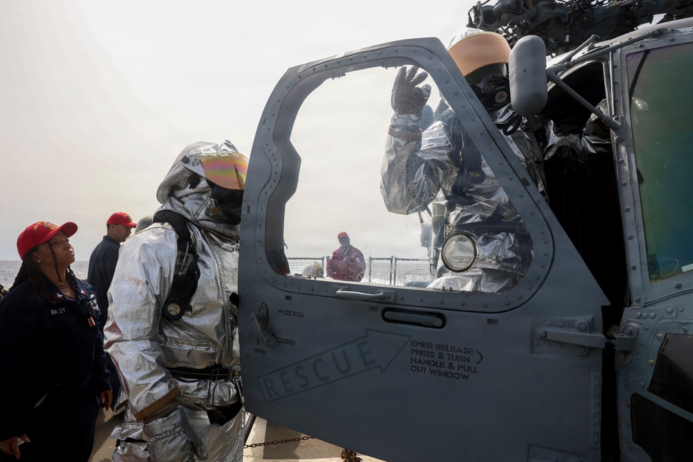 USS Oscar Austin (DDG 79) conducts firefighting drill