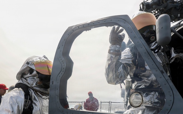 USS Oscar Austin (DDG 79) conducts firefighting drill