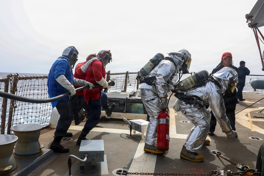 USS Oscar Austin (DDG 79) conducts firefighting drill