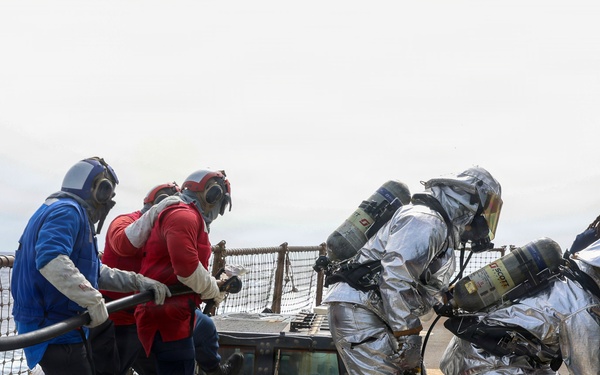 USS Oscar Austin (DDG 79) conducts firefighting drill