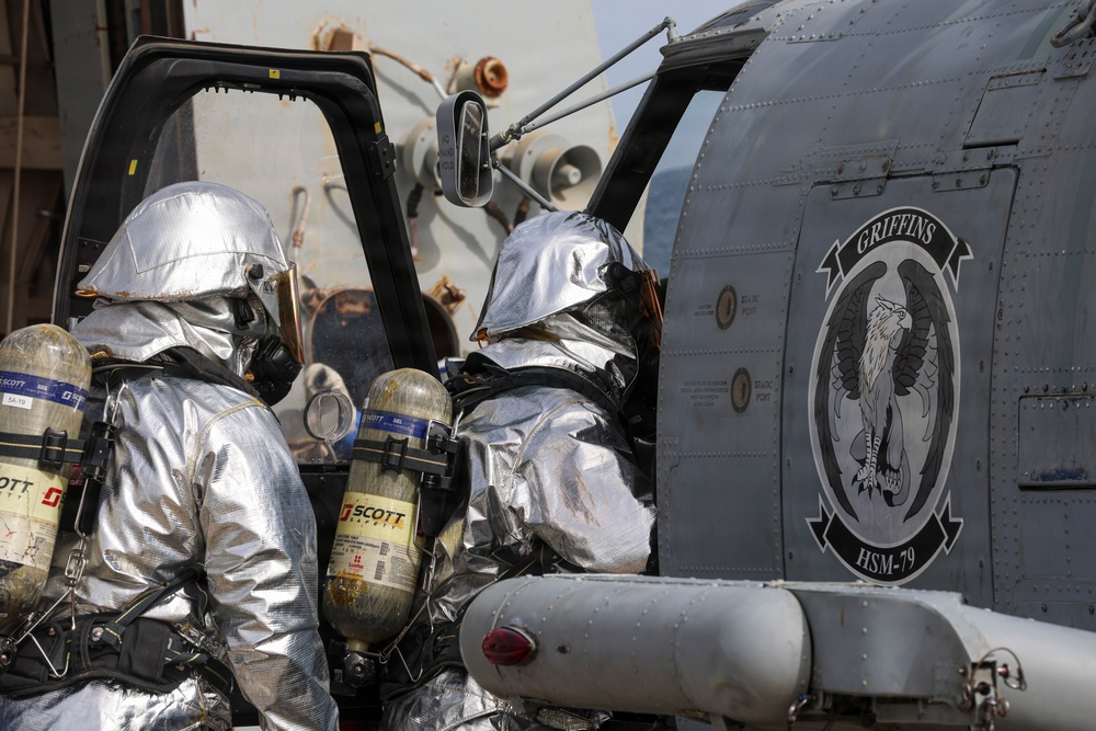 USS Oscar Austin (DDG 79) conducts firefighting drill