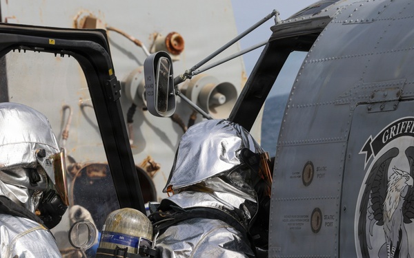 USS Oscar Austin (DDG 79) conducts firefighting drill