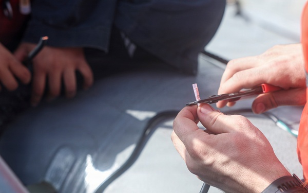 Sailors conduct maintenance aboard USS Oscar Austin (DDG 79)