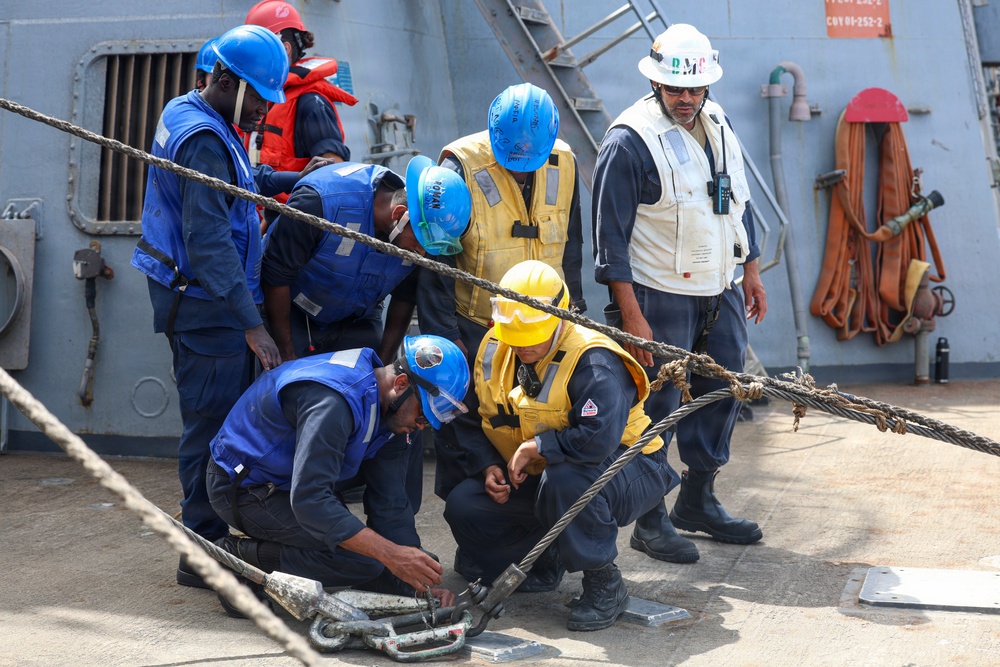 USS Oscar Austin (DDG 79) conducts replenishment-at-sea