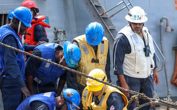 USS Oscar Austin (DDG 79) conducts replenishment-at-sea