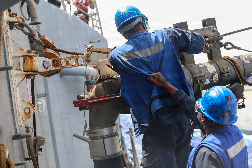 USS Oscar Austin (DDG 79) conducts replenishment-at-sea
