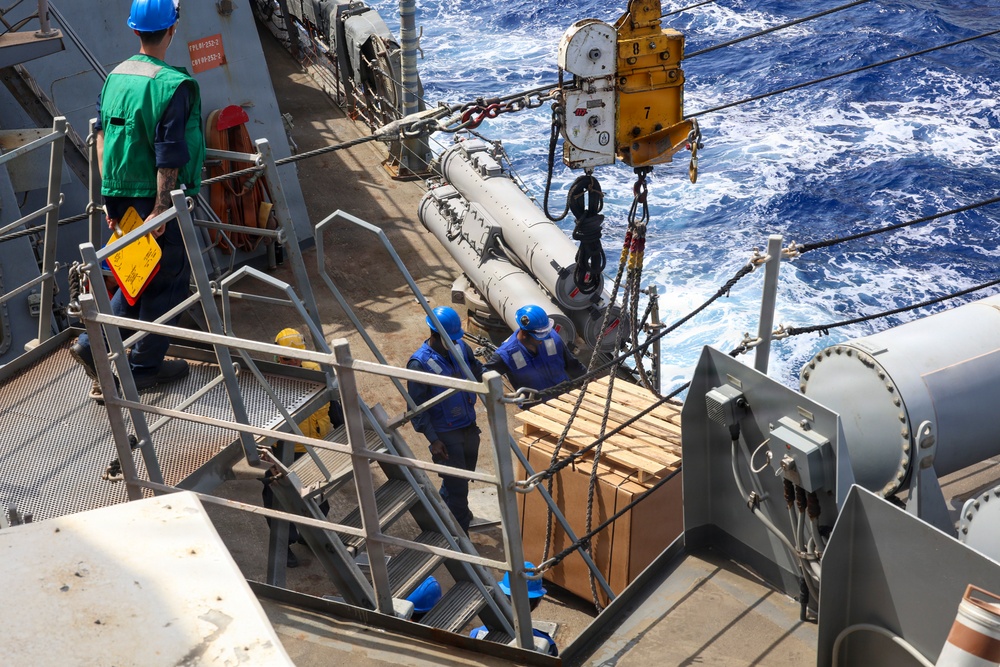 USS Oscar Austin (DDG 79) conducts replenishment-at-sea