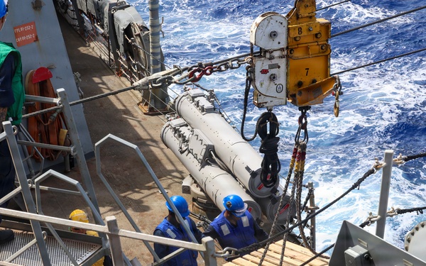 USS Oscar Austin (DDG 79) conducts replenishment-at-sea