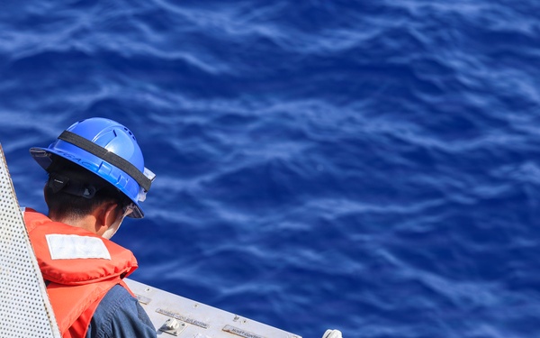 USS Oscar Austin (DDG 79) conducts small boat operations