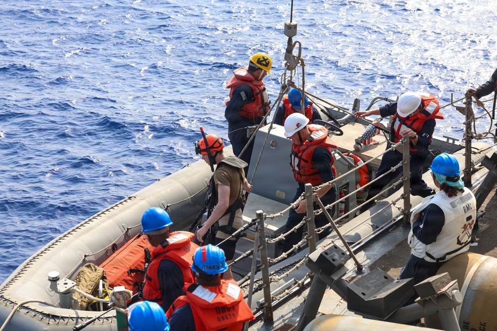 USS Oscar Austin (DDG 79) conducts small boat operations