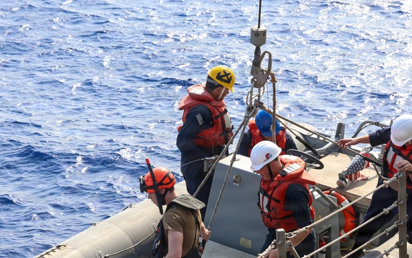 USS Oscar Austin (DDG 79) conducts small boat operations