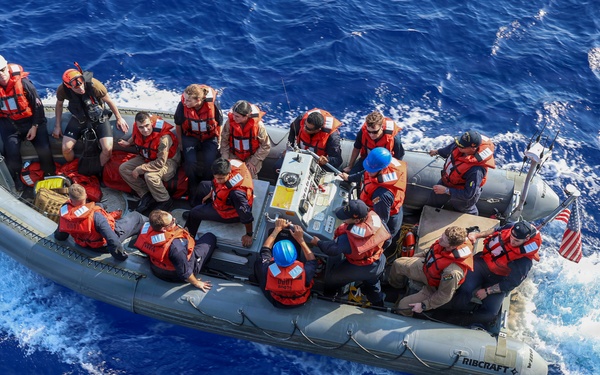 USS Oscar Austin (DDG 79) conducts small boat operations