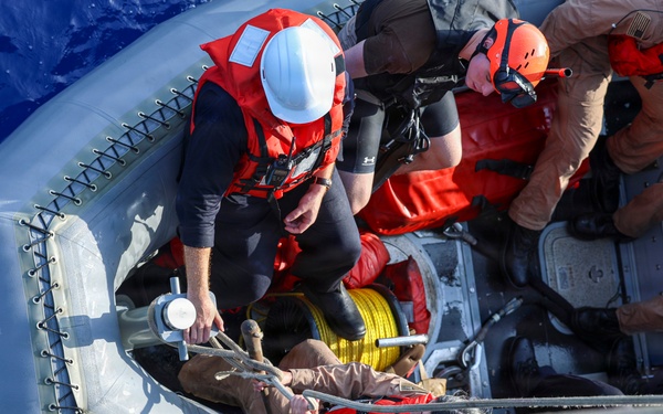 USS Oscar Austin (DDG 79) conducts small boat operations