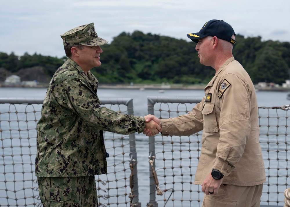 Commander, Navy Personnel Command visits USS Ralph Johnson