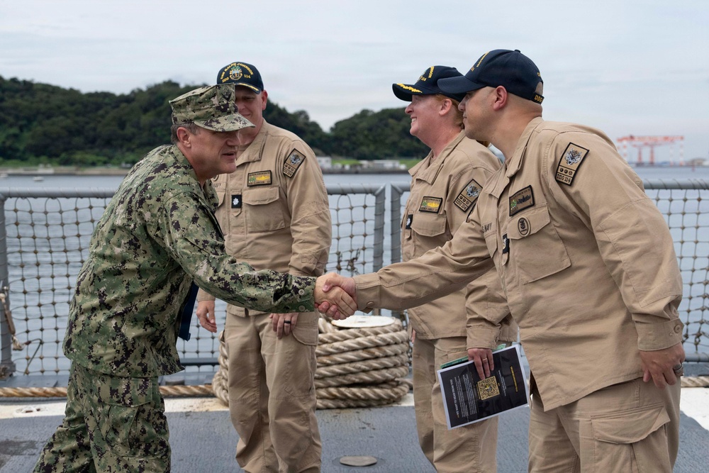 Commander, Navy Personnel Command visits USS Ralph Johnson