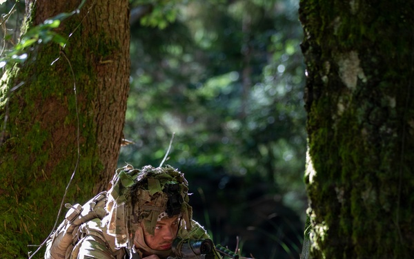 Saber Junction 26 173rd Soldier Scans for Contacts