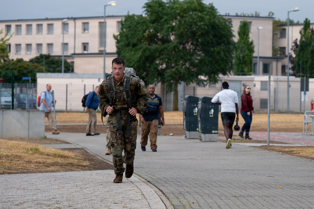 Soldiers of Multi-Domain Command - Europe participate in the Flyver March