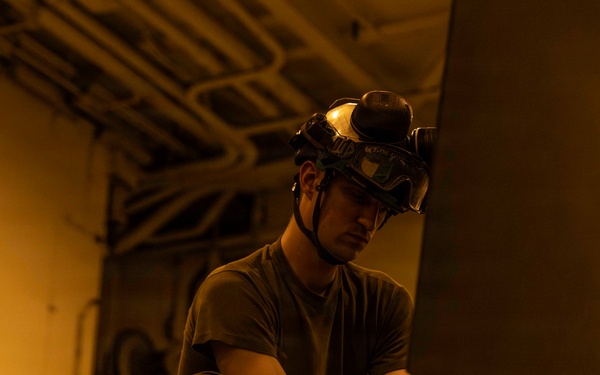 Abraham Lincoln Conducts Aircraft Maintenance