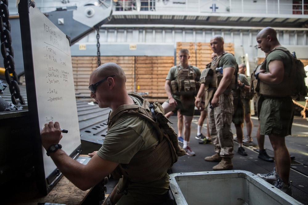15th MEU Marines pay tribute on Memorial Day