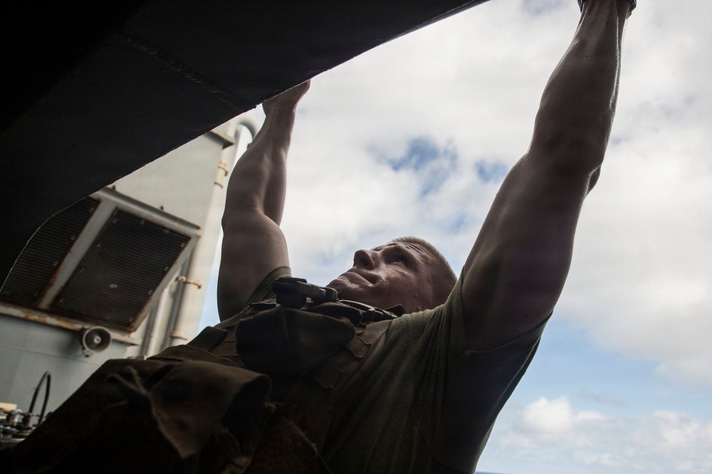 15th MEU Marines pay tribute on Memorial Day