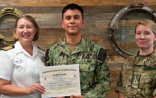 Navy Reserve Sailors Complete Logistics Support Representative Apprentice Qualification