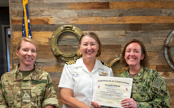 Navy Reserve Sailors Complete Logistics Support Representative Apprentice Qualification