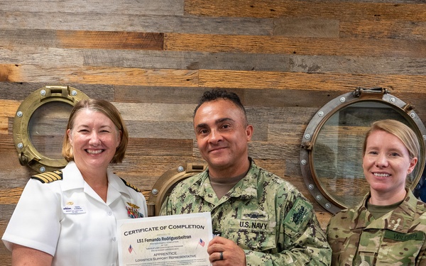 Navy Reserve Sailors Complete Logistics Support Representative Apprentice Qualification