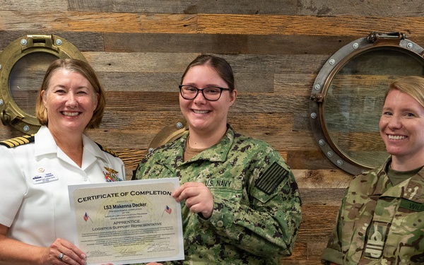 Navy Reserve Sailors Complete Logistics Support Representative Apprentice Qualification