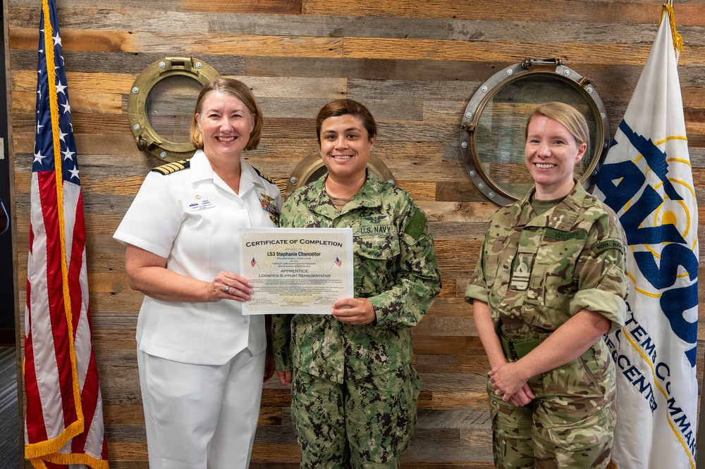 Navy Reserve Sailors Complete Logistics Support Representative Apprentice Qualification