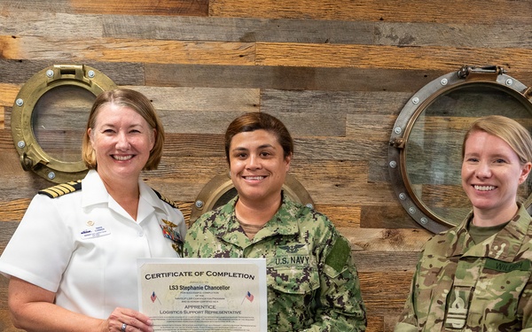 Navy Reserve Sailors Complete Logistics Support Representative Apprentice Qualification