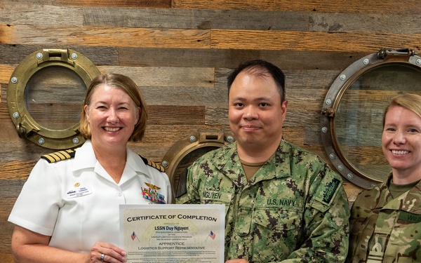 Navy Reserve Sailors Complete Logistics Support Representative Apprentice Qualification