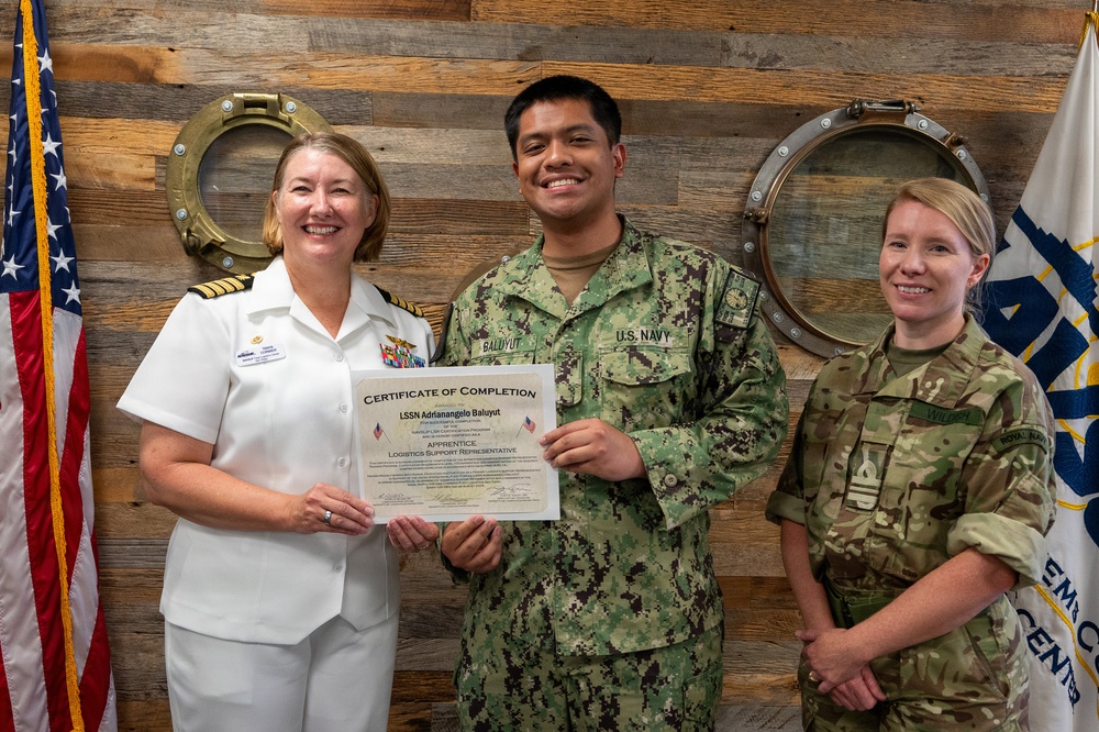 Navy Reserve Sailors Complete Logistics Support Representative Apprentice Qualification