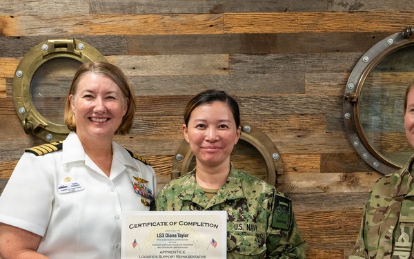 Navy Reserve Sailors Complete Logistics Support Representative Apprentice Qualification
