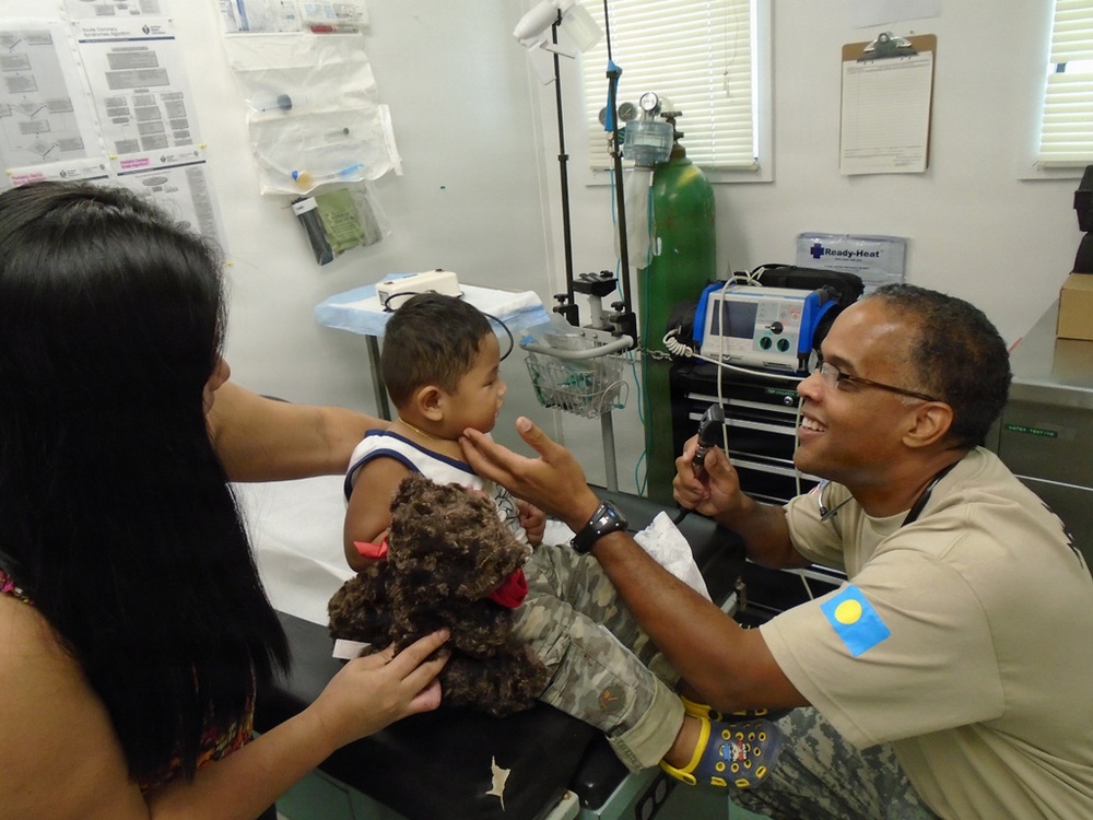 Hawaii Doc serves Palau residents on medical deployment
