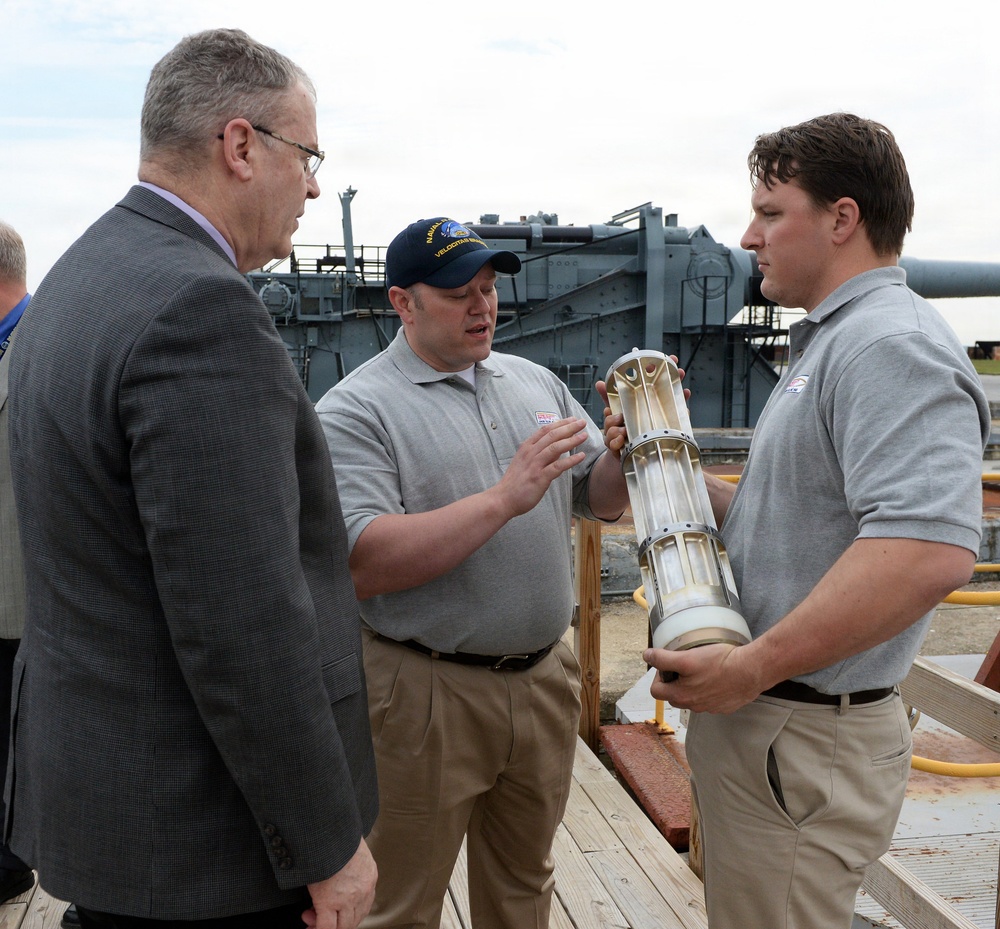 DSD Visits NSWC Dahlgren