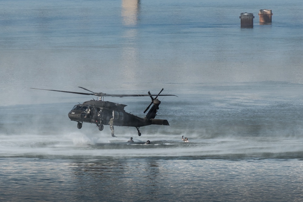 Thunder air show draws 725,000 to banks of the Ohio River