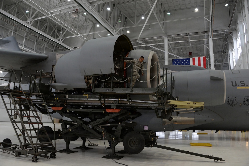 860th AMXS production team ensures C-17 fleet mission ready