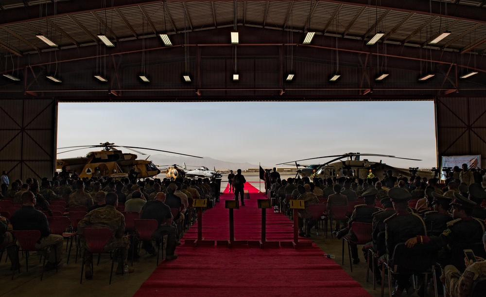 Afghan president welcomes first Afghan Air Force Black Hawk helicopters