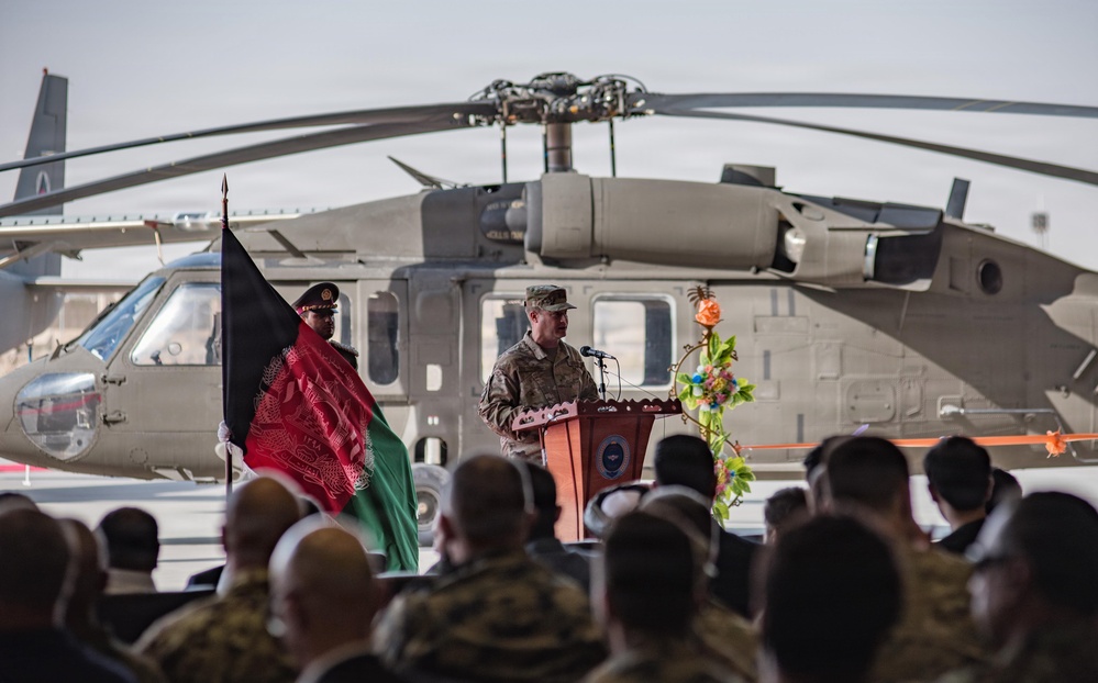 Afghan president welcomes first Afghan Air Force Black Hawk helicopters