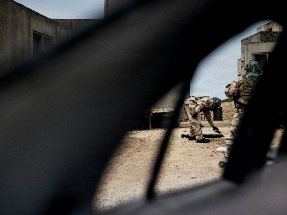 EOD Technicians Conduct a CBR Drill