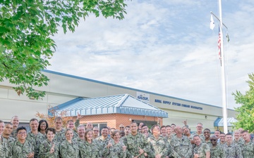 NAVSUP FLC Personnel Meet at HQ to Learn Commander's Intent