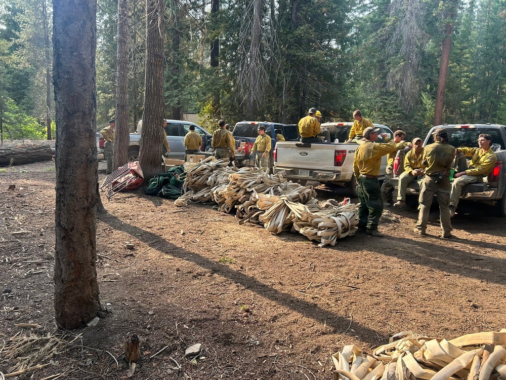 Active-duty U.S. Army Soldiers from 7th Infantry Division activated as wildland firefighters on the Little Giant Fire