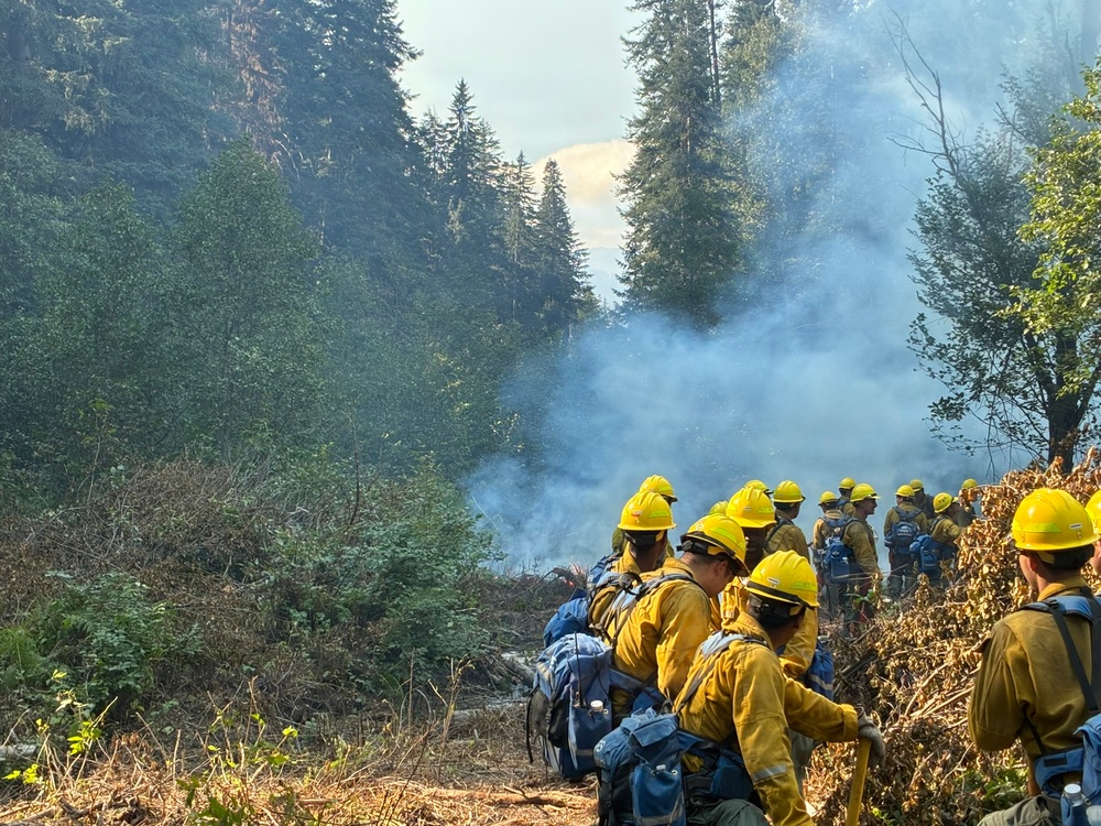 Active-duty U.S. Army Soldiers from 7th Infantry Division activated as wildland firefighters on the Little Giant Fire