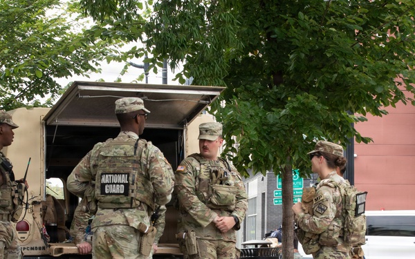 JTF-DC Georgia National Guardsmen Starburst Plaza Patrol