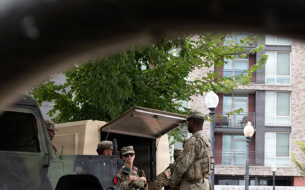 JTF-DC Georgia National Guardsmen Starburst Plaza Patrol